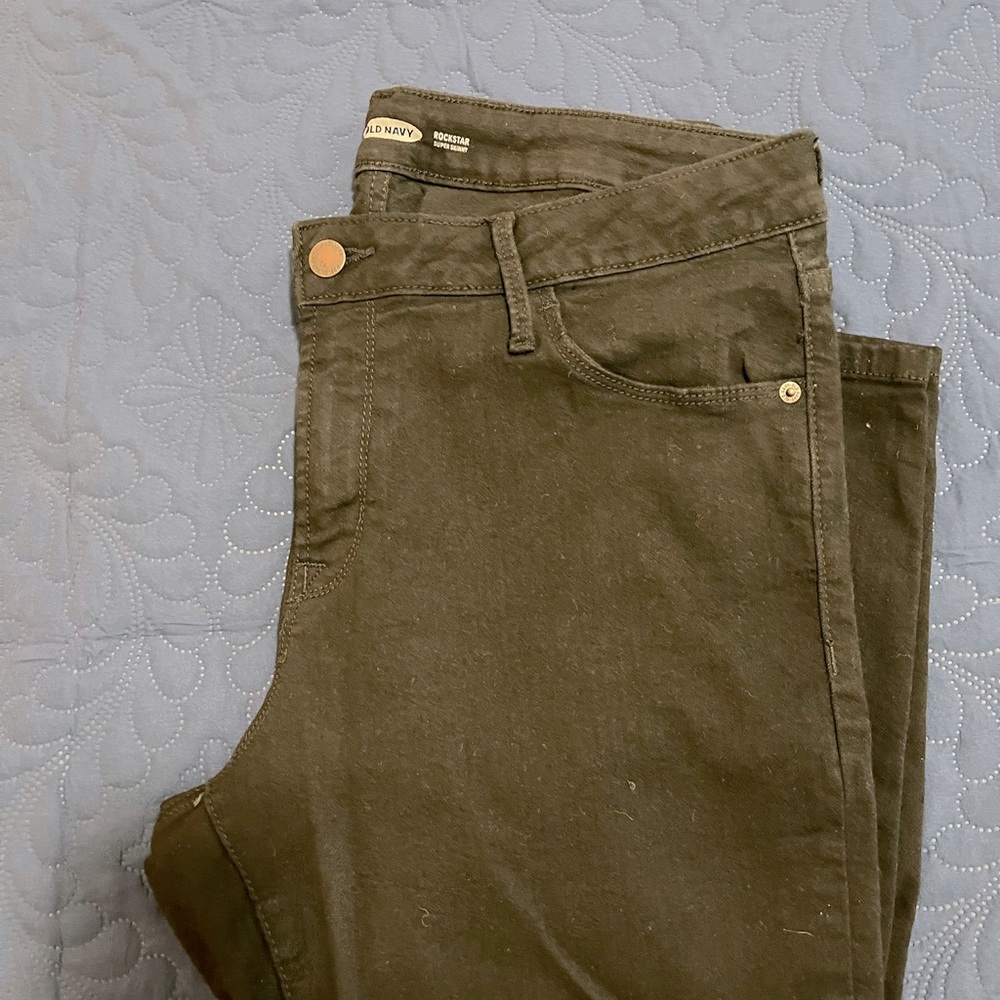 Old Navy women’s black Rockstar skinny jeans Size 14 Short. EUC